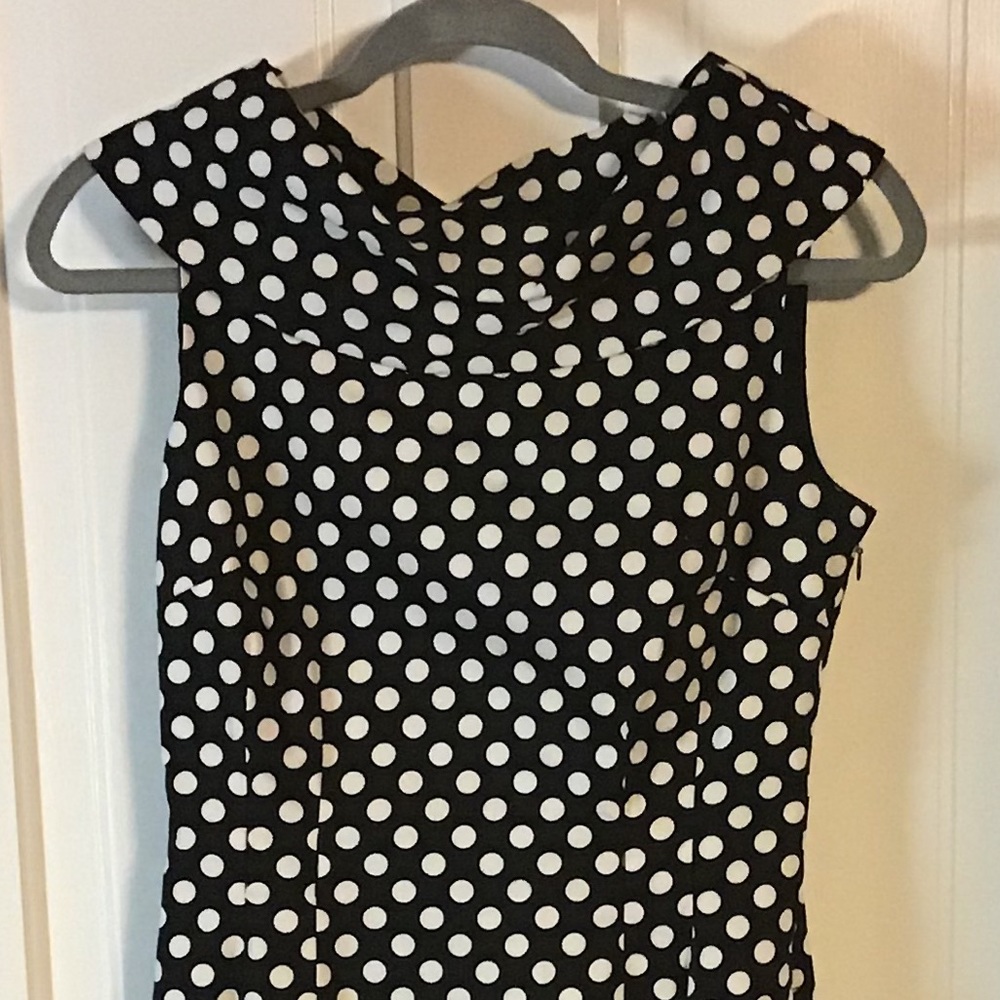 Tahari polka dotted sleeveless dress, size…